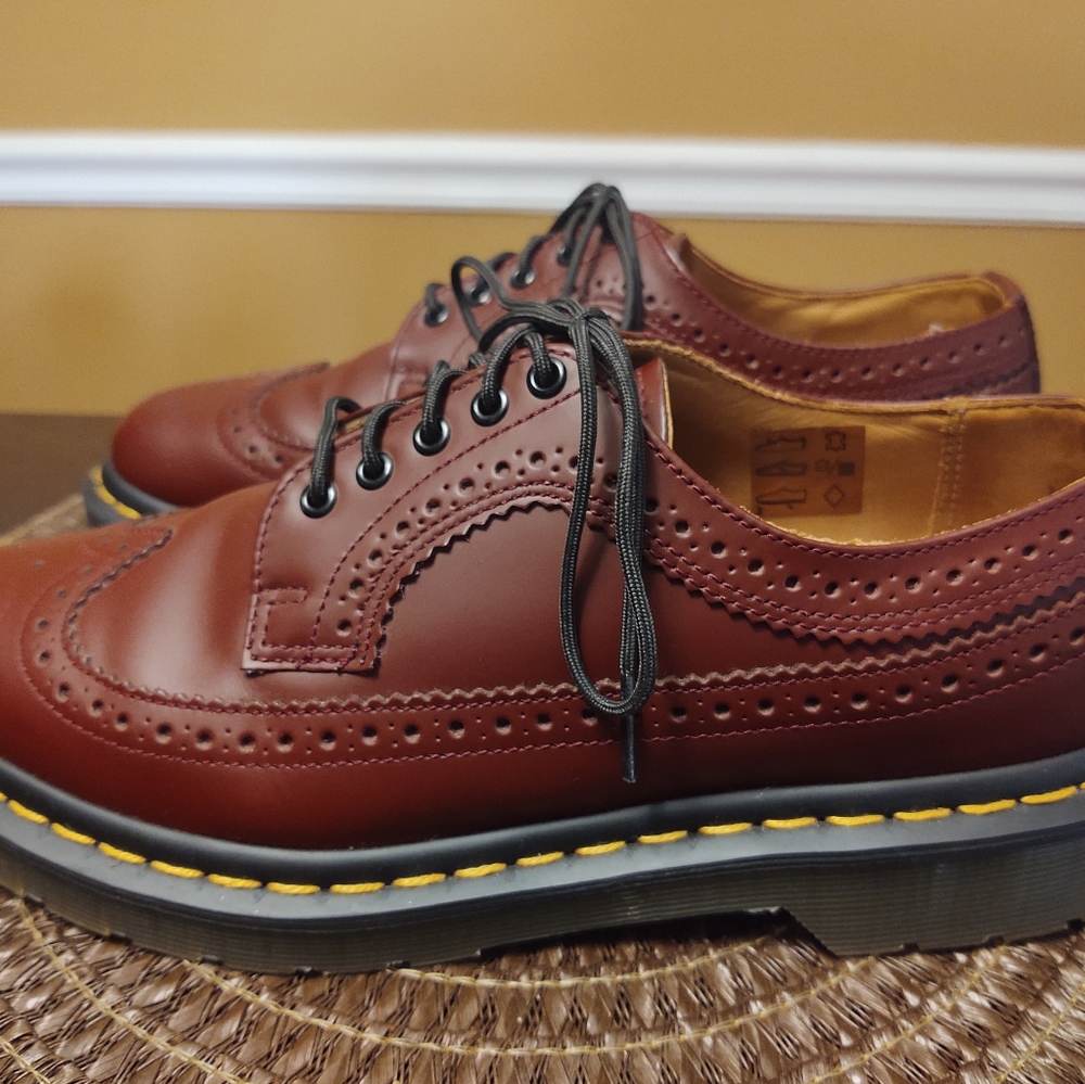 Dr Martens Brogue Wingtip Lace Up Women's Shoes Leather Cherry Maroon Size 8 - Picture 3 of 7